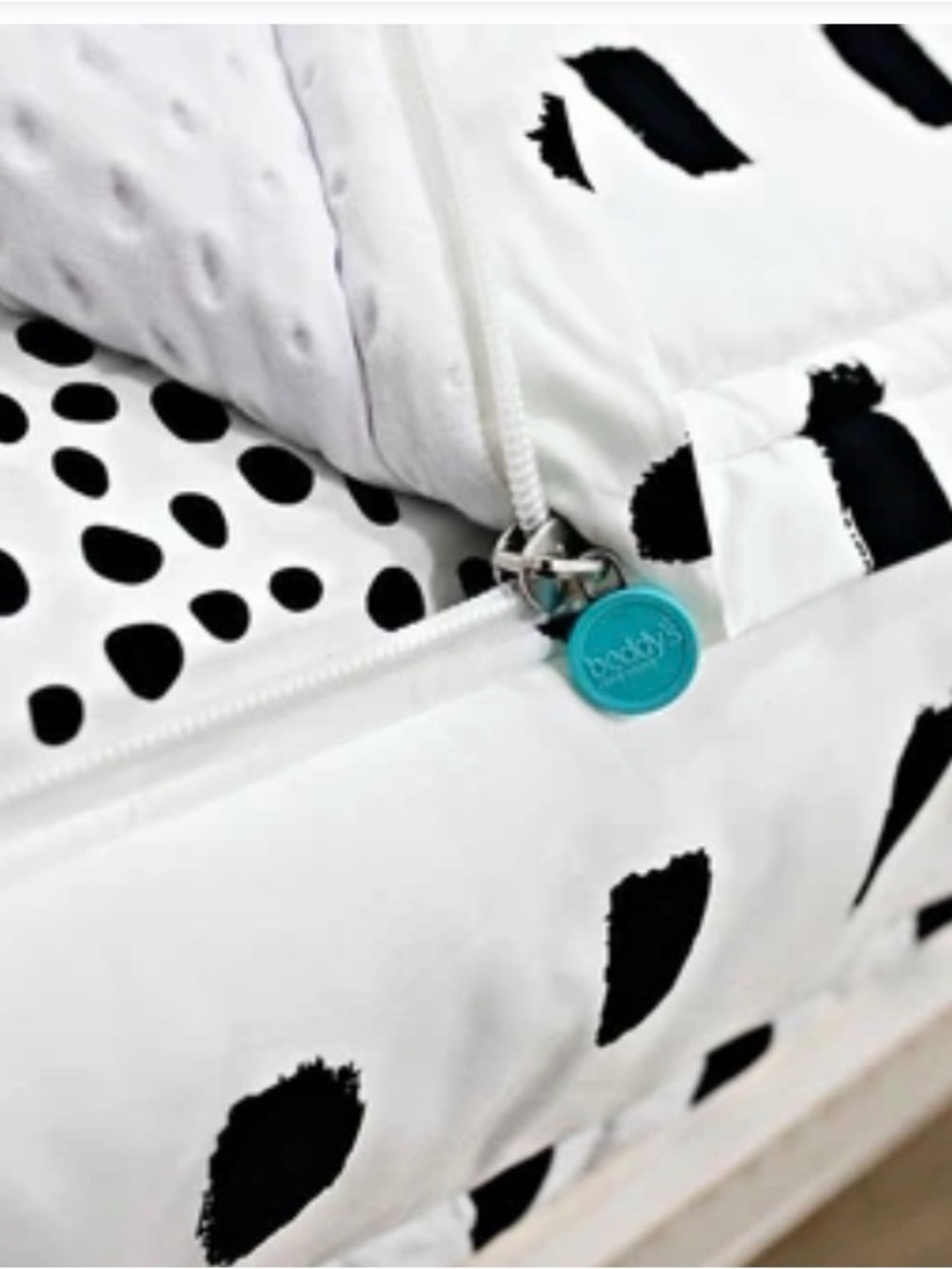 White with black spots Eddy’s brand twin Bedding Set